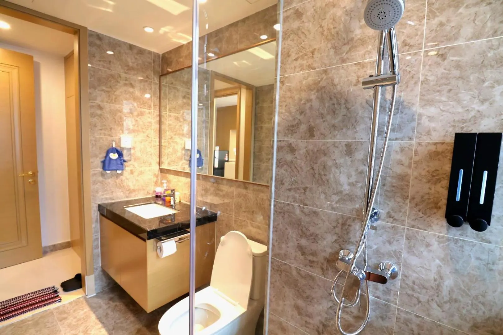 R&F Phase2 简约设计单间三人skylineview Lägenhet Johor Bahru